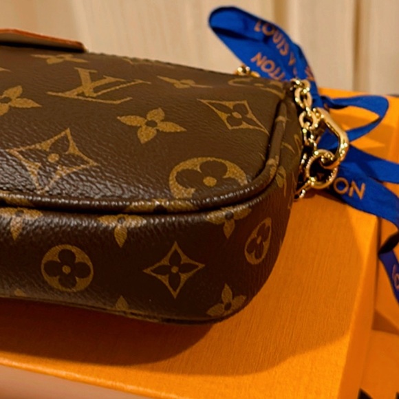 💯% Authentic Louis Vuitton Pochette✨ - Picture 8 of 16